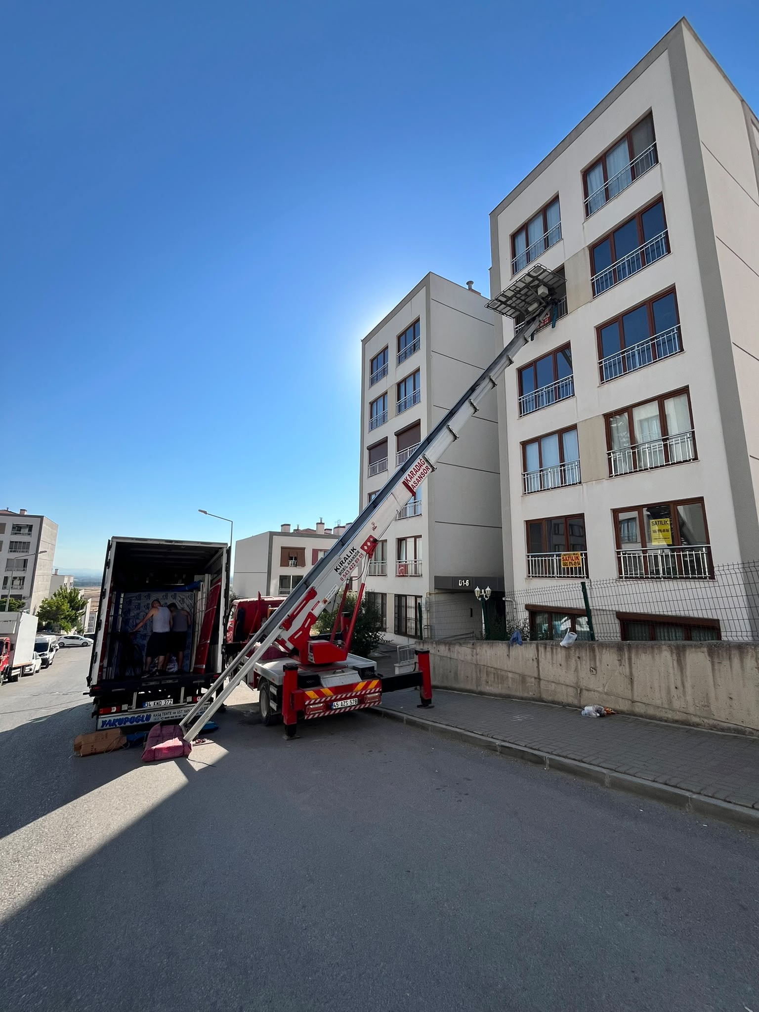 Mobil asansör ile yüksek kata eşya taşıma